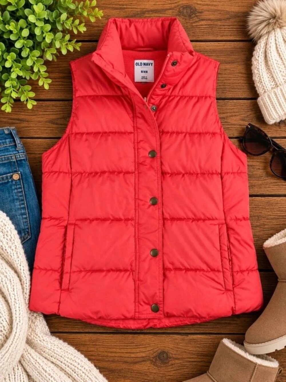 Old Navy Women’s Puffer Vest Medium Coral Fleece Lined Snap Front